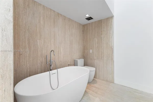 $14,590,000 | 161 Cape Florida Drive, Key Biscayne, FL 33149