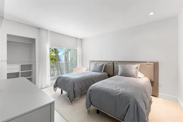 $14,590,000 | 161 Cape Florida Drive, Key Biscayne, FL 33149