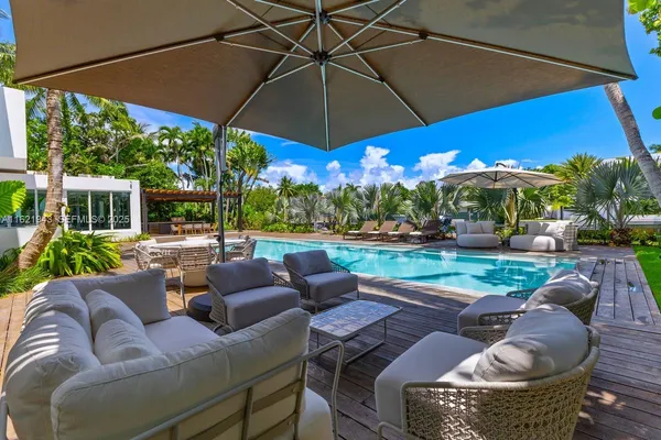 $14,590,000 | 161 Cape Florida Drive, Key Biscayne, FL 33149