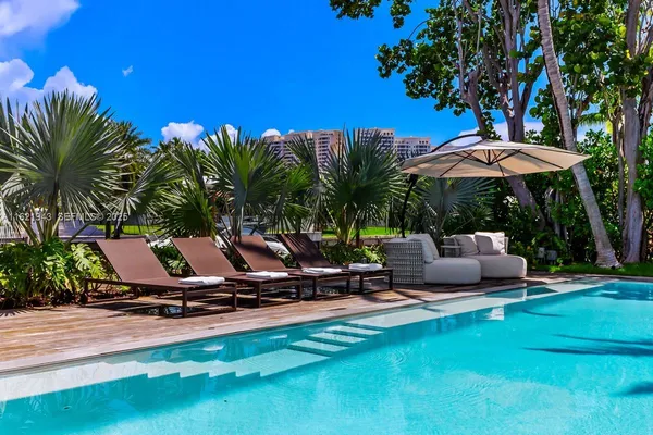 $14,590,000 | 161 Cape Florida Drive, Key Biscayne, FL 33149