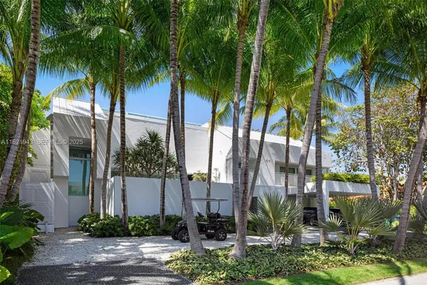 $14,590,000 | 161 Cape Florida Drive, Key Biscayne, FL 33149