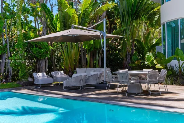 $14,590,000 | 161 Cape Florida Drive, Key Biscayne, FL 33149