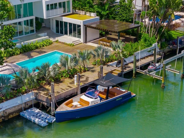 $14,590,000 | 161 Cape Florida Drive, Key Biscayne, FL 33149