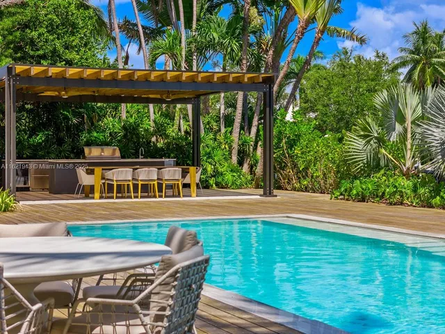 $15,790,000 | 161 Cape Florida Drive, Key Biscayne, FL 33149