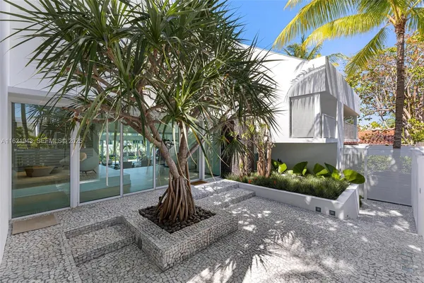 $14,590,000 | 161 Cape Florida Drive, Key Biscayne, FL 33149