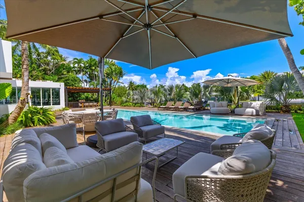 $14,590,000 | 161 Cape Florida Drive, Key Biscayne, FL 33149