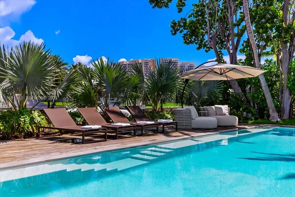 $14,590,000 | 161 Cape Florida Drive, Key Biscayne, FL 33149