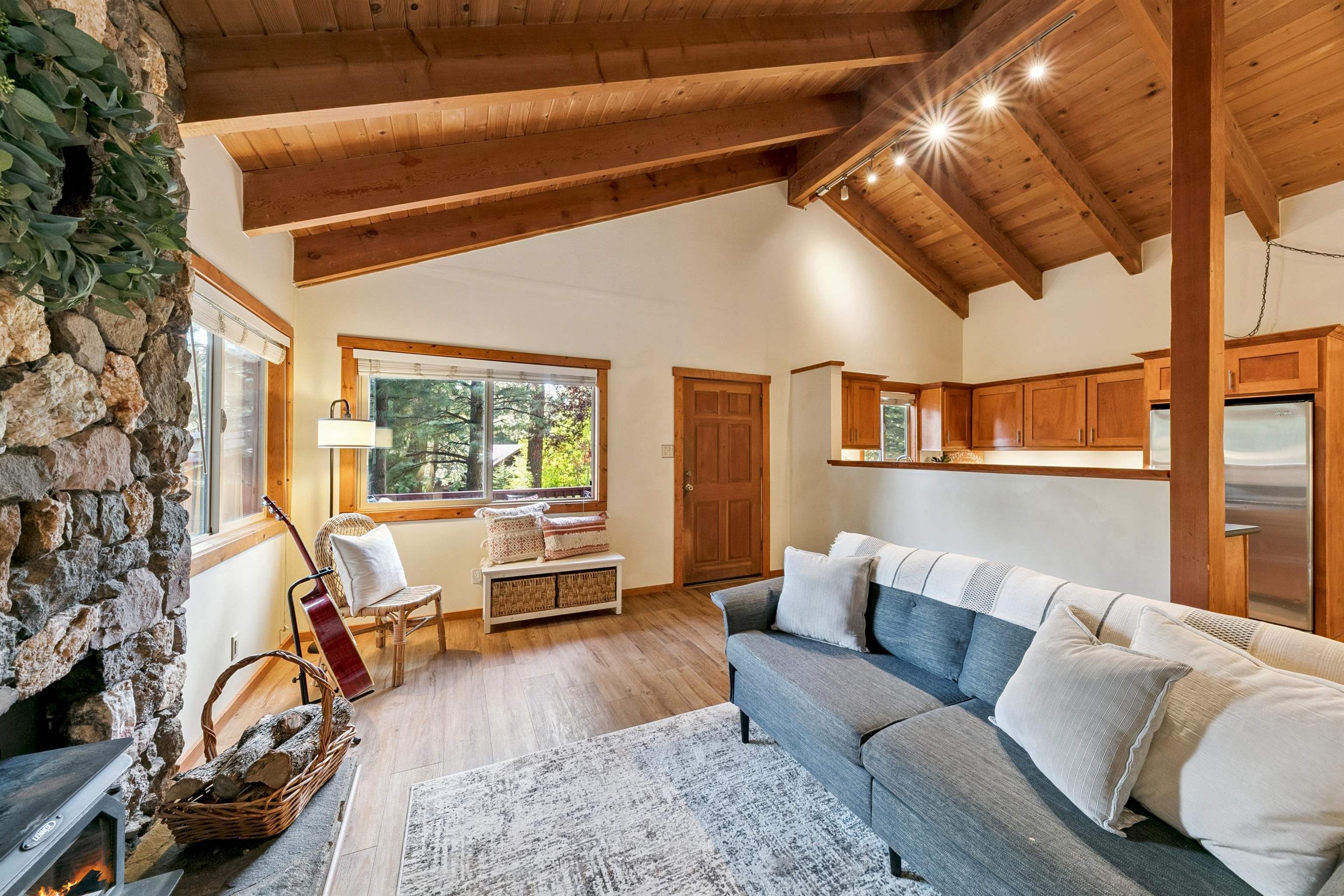 11979 Pine Forest Road Truckee, CA 96161 - Photo 4 of 22 Gallery Image 4