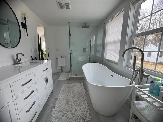 $4,500 | 3 Baldwin Road, Middletown, RI 02842