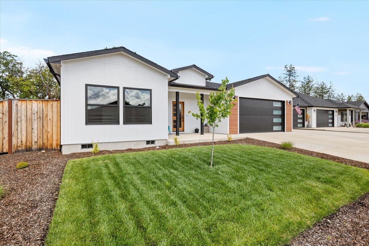 369 Arrowhead Trail Eagle Point, OR 97524 - Photo 1 of 33 02-CI_2700