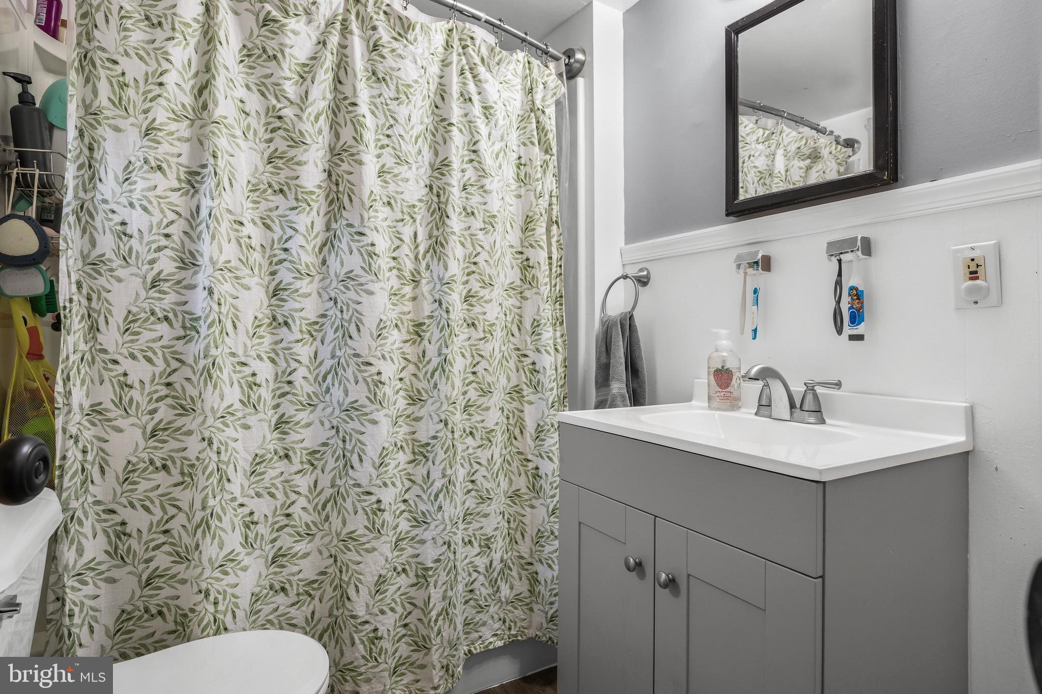 13 Rancocas Avenue Clementon, NJ 08021 - Photo 17 of 26 Full bath on the main floor