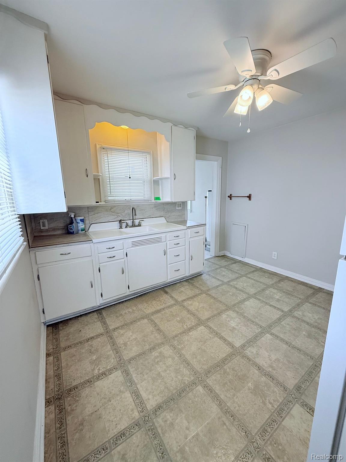 17836 12 Mile Road Roseville, MI 48066 - Photo 4 of 22 Kitchen