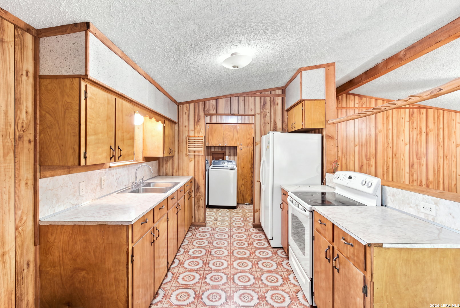 5943 Whartons Dock Road Bandera, TX 78003 - Photo 9 of 28 Gallery Image 9