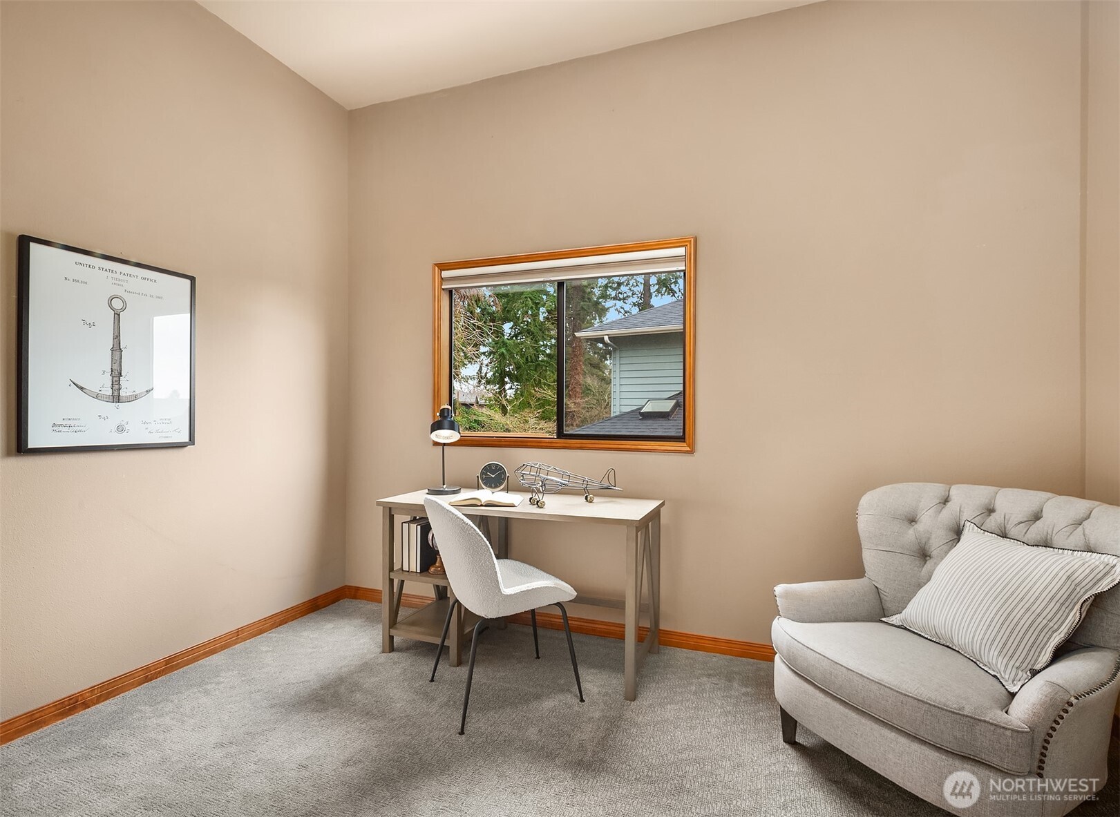 902 7th Avenue South Edmonds, WA 98020 - Photo 21 of 34 a living room with furniture and a window