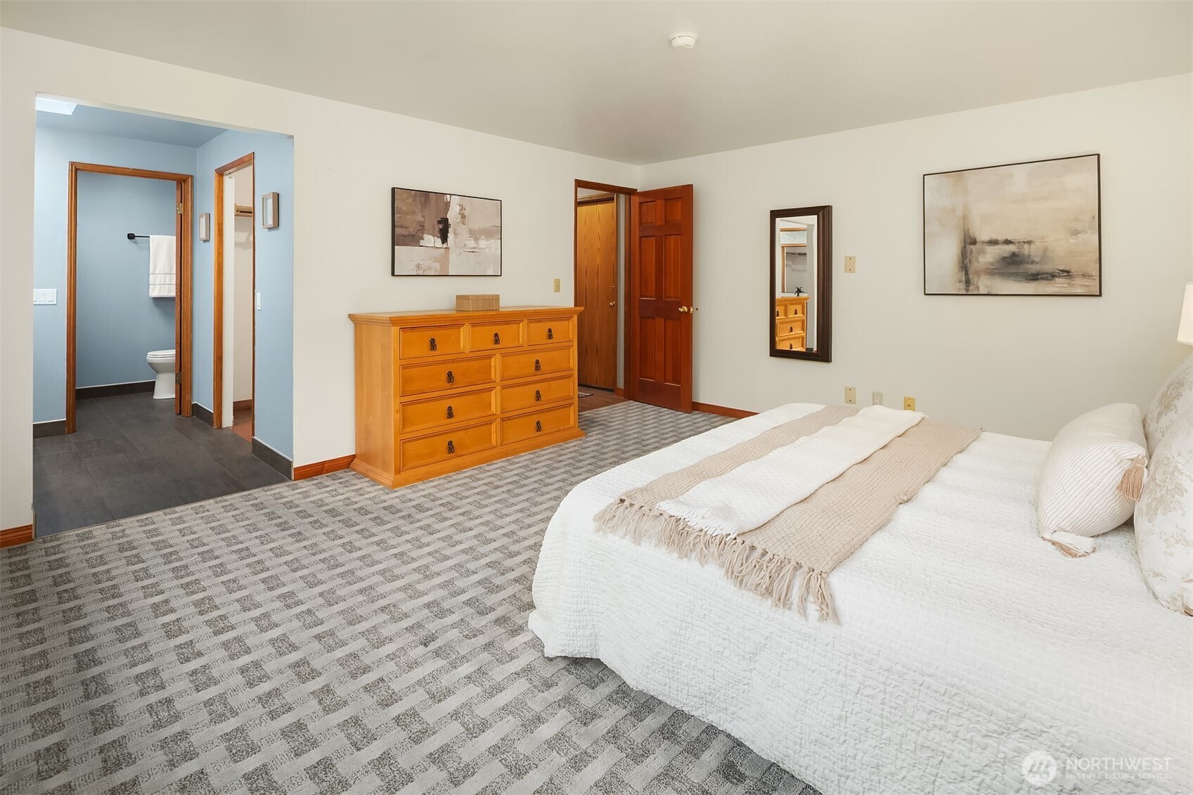 902 7th Avenue South Edmonds, WA 98020 - Photo 24 of 34 a bedroom with a bed and dresser