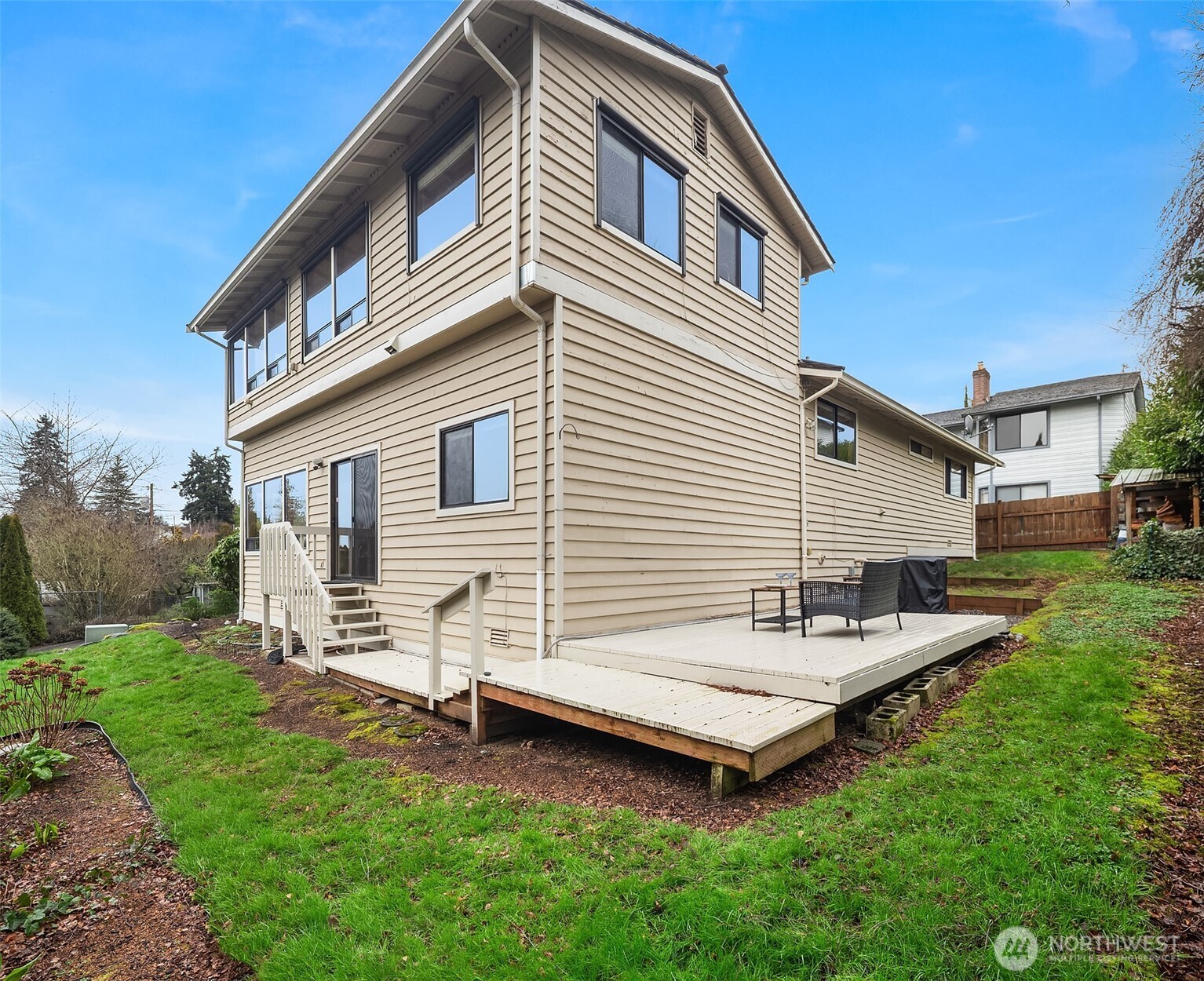 902 7th Avenue South Edmonds, WA 98020 - Photo 30 of 34 a backyard of a house with table and chairs