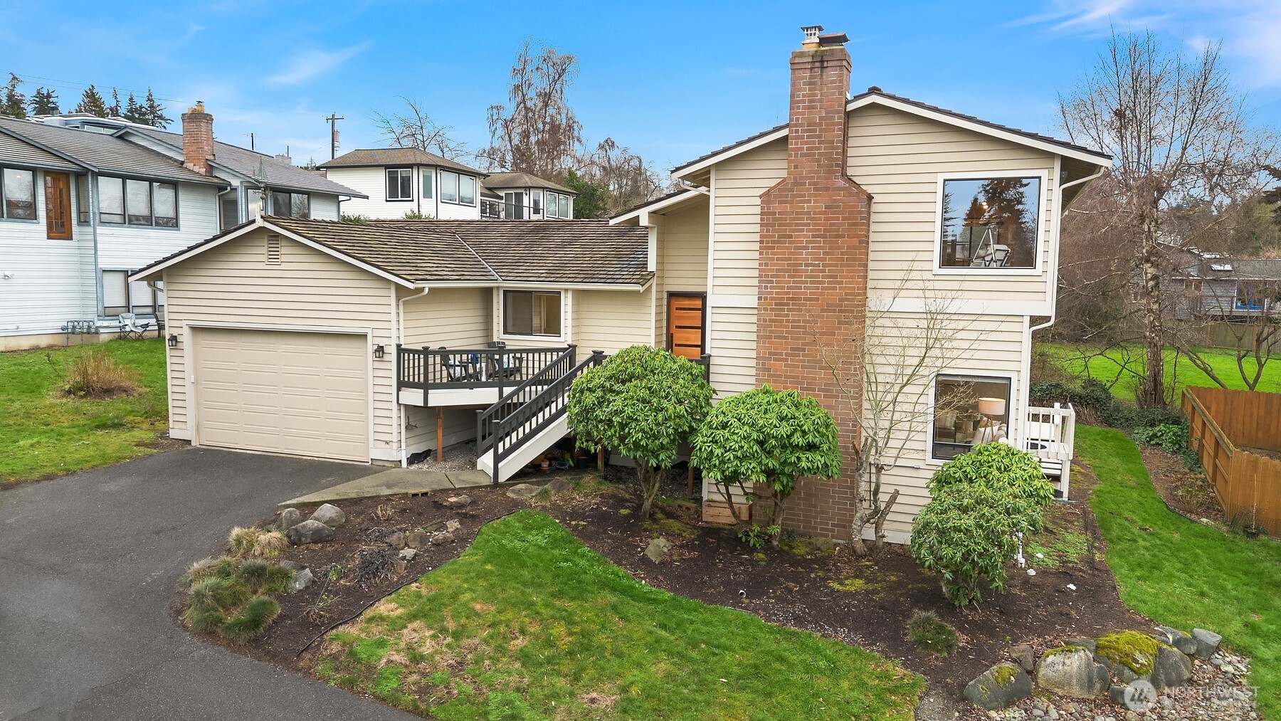902 7th Avenue South Edmonds, WA 98020 - Photo 33 of 34 front view of a house with a yard