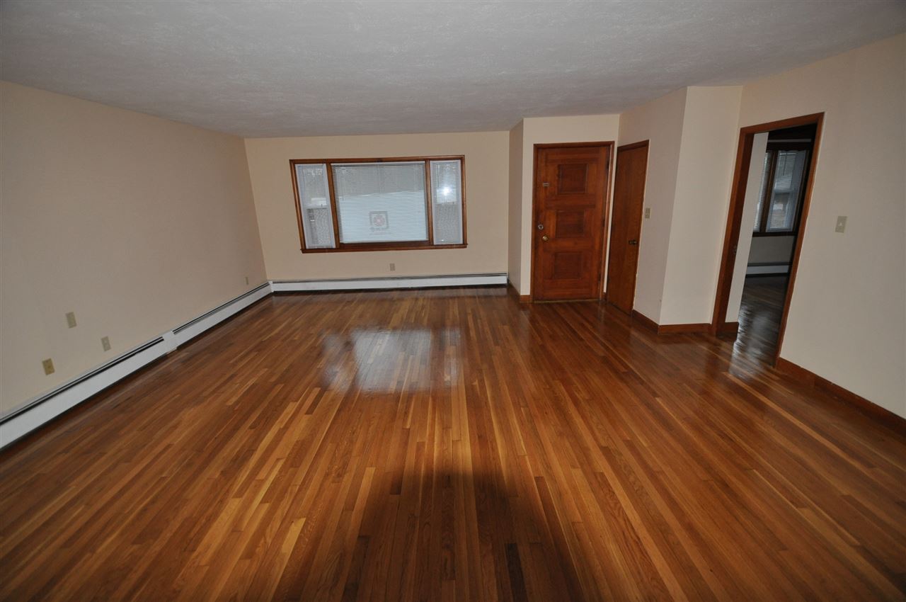 328 Rockingham Road Auburn, NH 03032 - Photo 7 of 10 Gallery Image 7