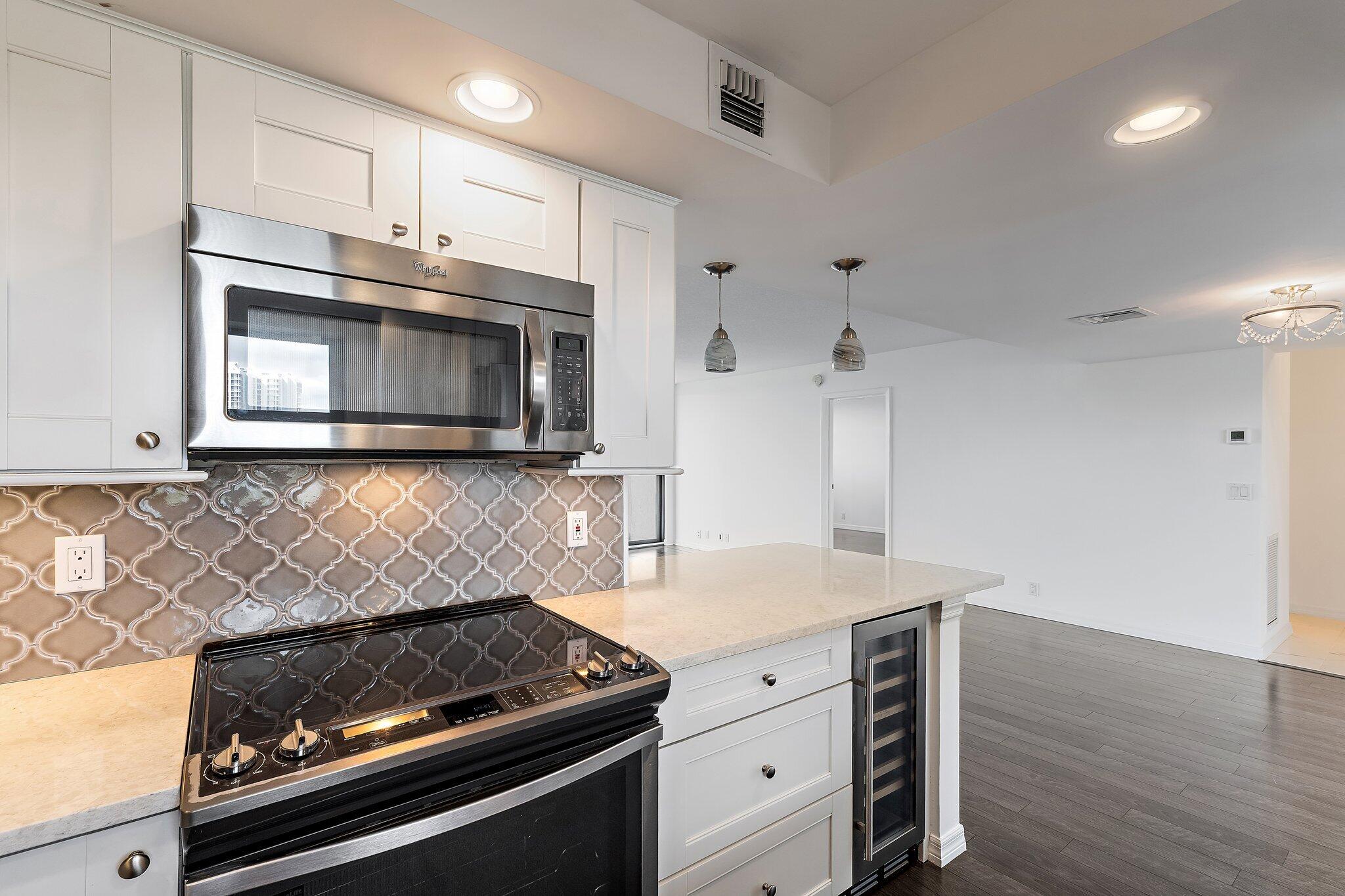 336 Golfview Road, Unit 719 North Palm Beach, FL 33408 - Photo 13 of 60 Kitchen 3