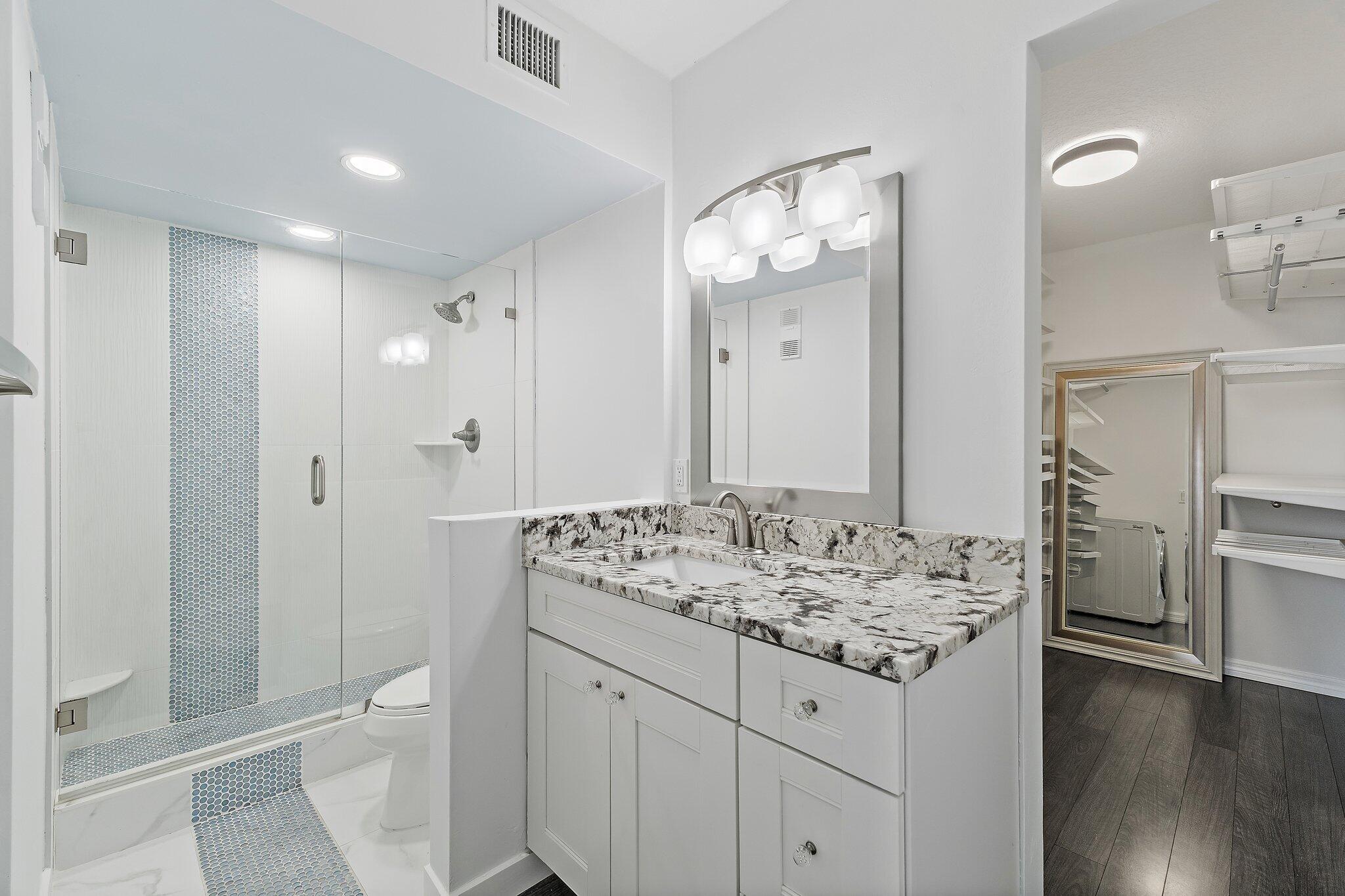 336 Golfview Road, Unit 719 North Palm Beach, FL 33408 - Photo 19 of 60 Primary Bath