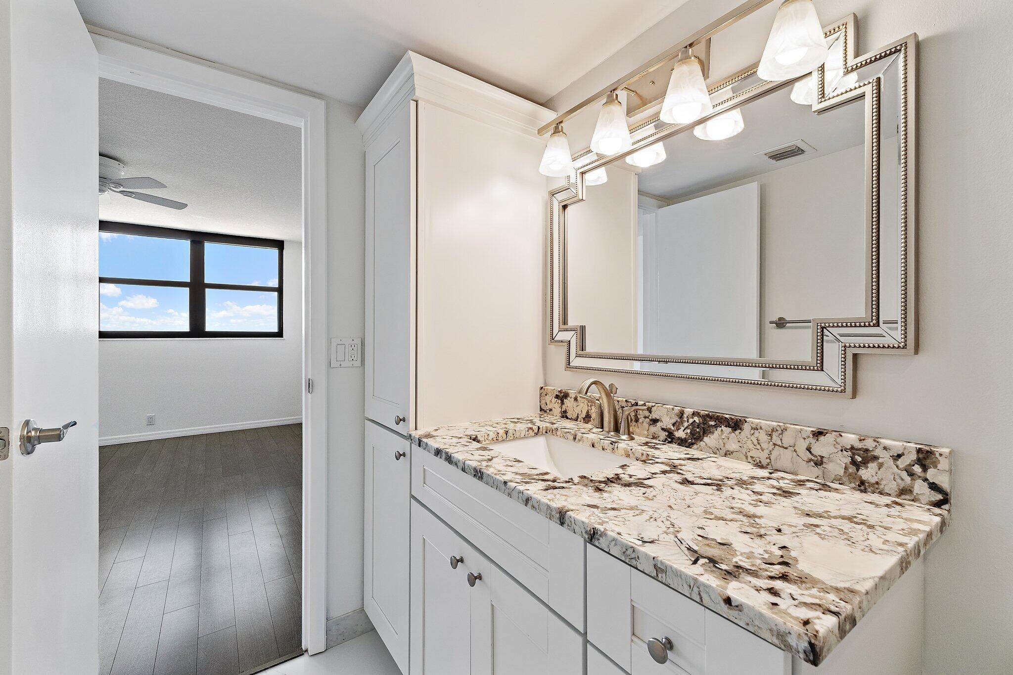 336 Golfview Road, Unit 719 North Palm Beach, FL 33408 - Photo 27 of 60 Second Bathroom