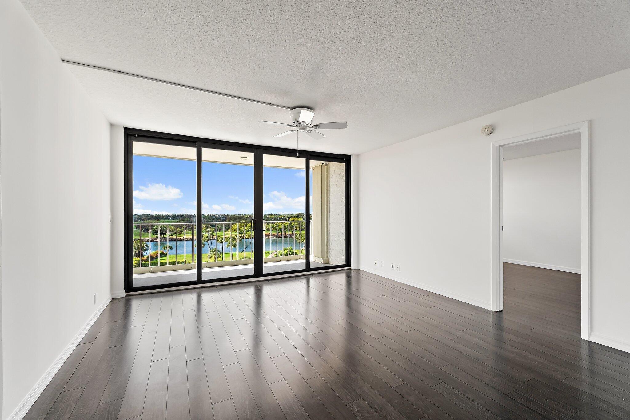 336 Golfview Road, Unit 719 North Palm Beach, FL 33408 - Photo 6 of 60 Living Room 3