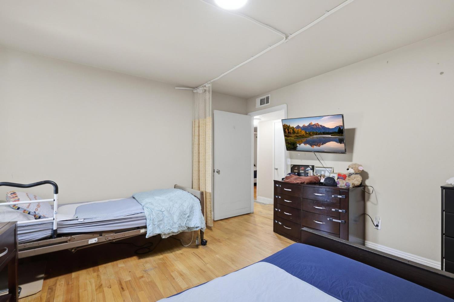 920 Bogue Road Yuba City, CA 95991 - Photo 16 of 26 Oversized bedrooms