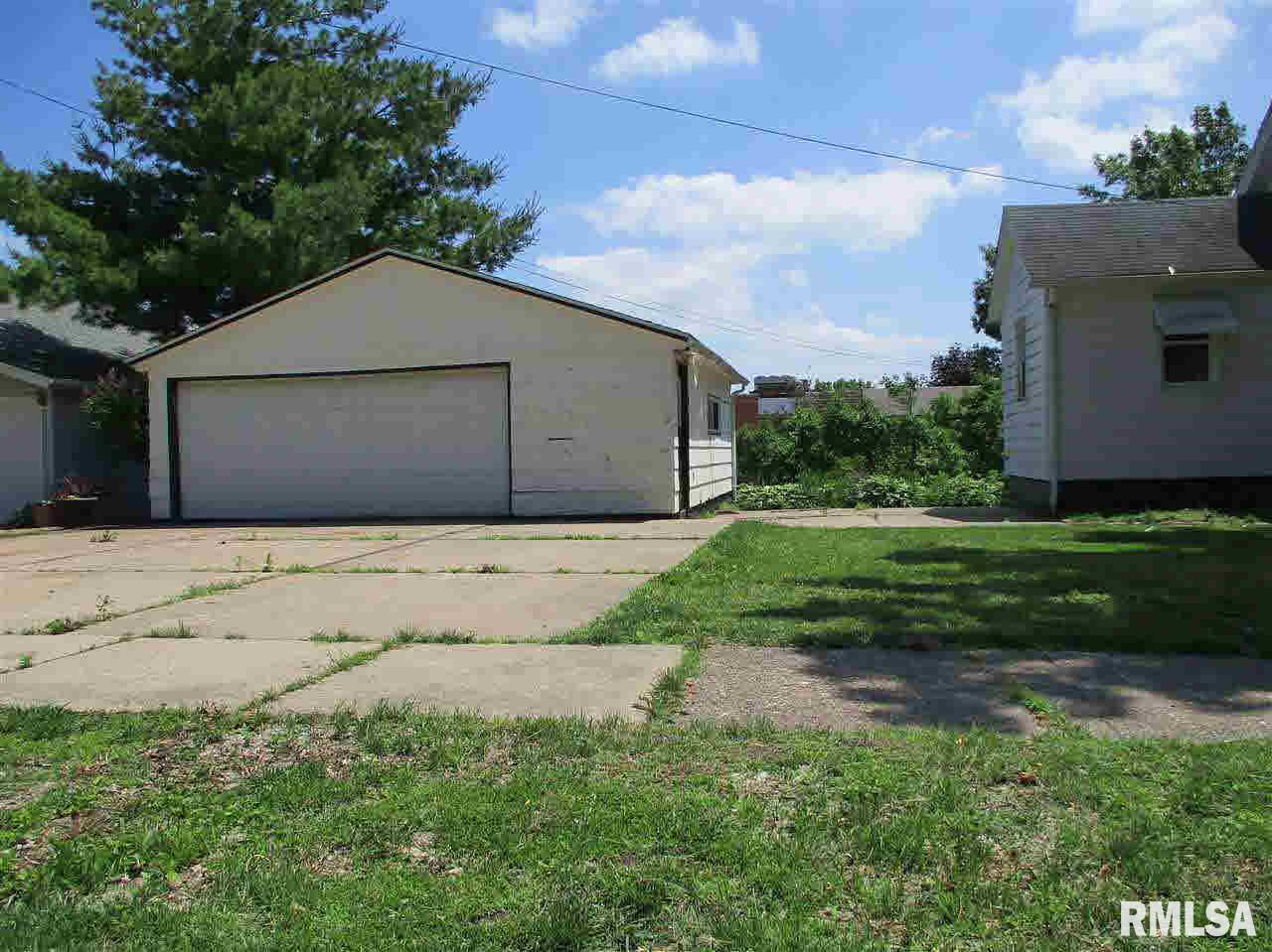 418 19th Avenue North Clinton, IA 52732 - Photo 3 of 3