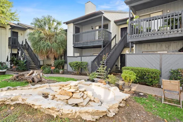 $999 | 9009 Richmond Avenue, Unit 111, Houston, TX 77063