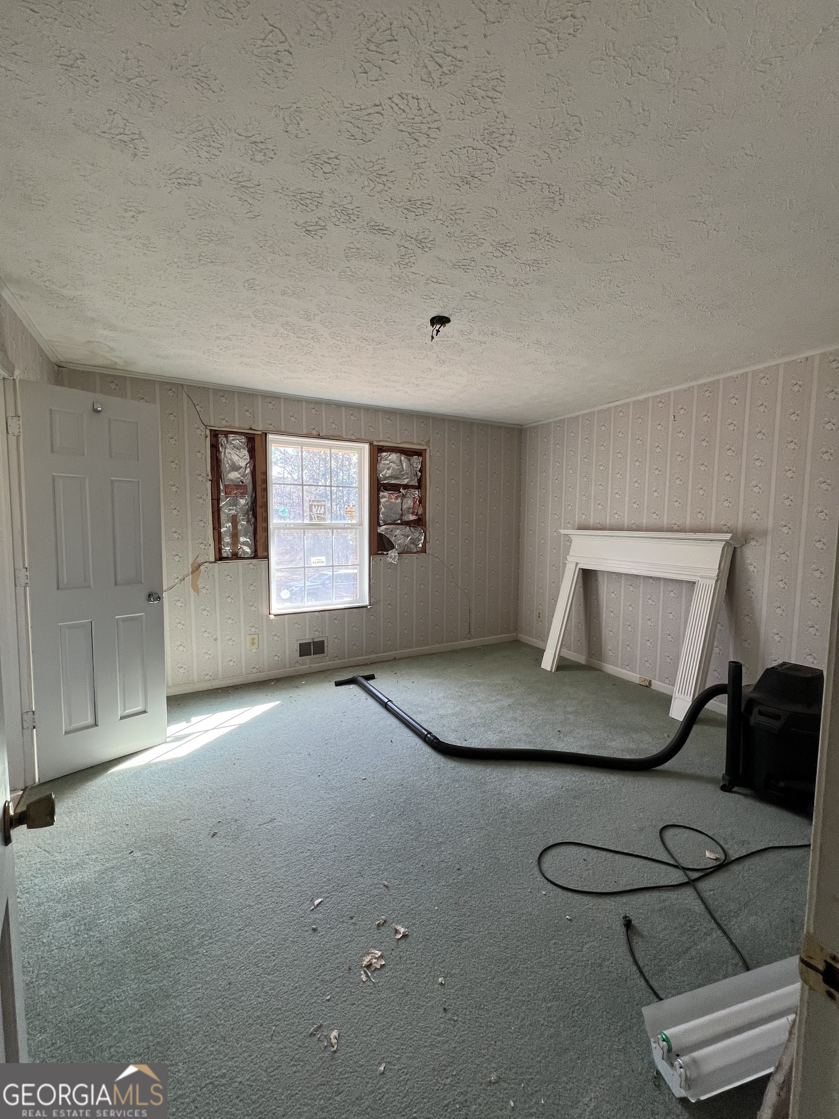 2282 Fairburn Road Douglasville, GA 30135 - Photo 10 of 14 a living room with furniture and a window