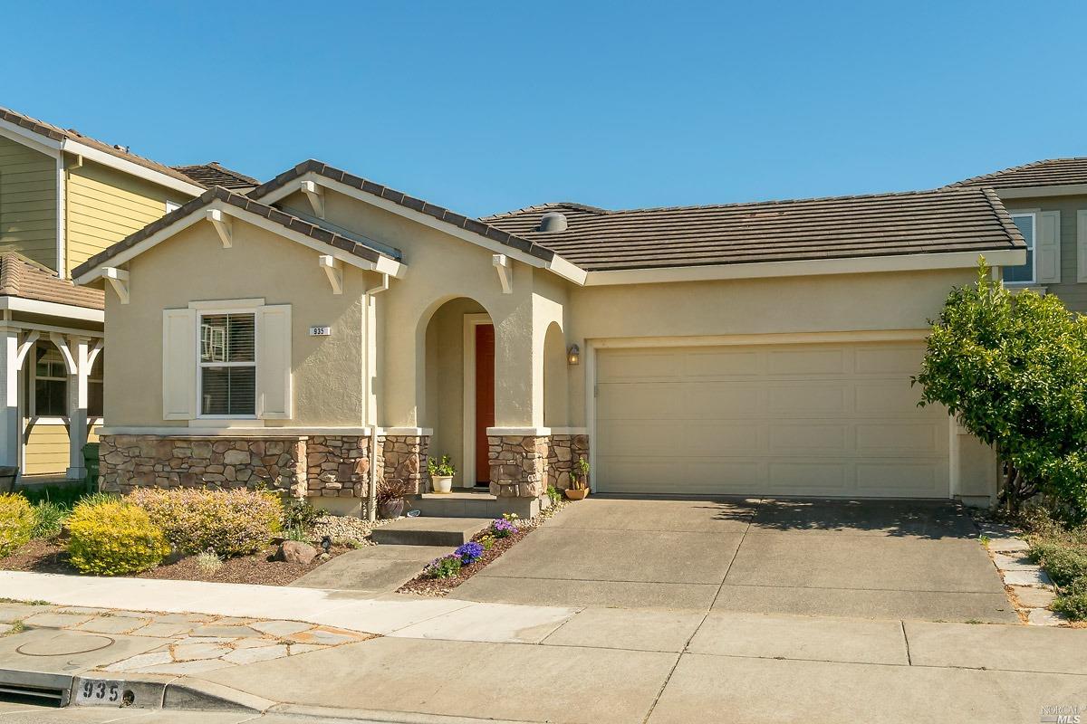 935 Hogwarts Circle Petaluma, CA 94954 - Photo 1 of 1 a front view of a house with garden