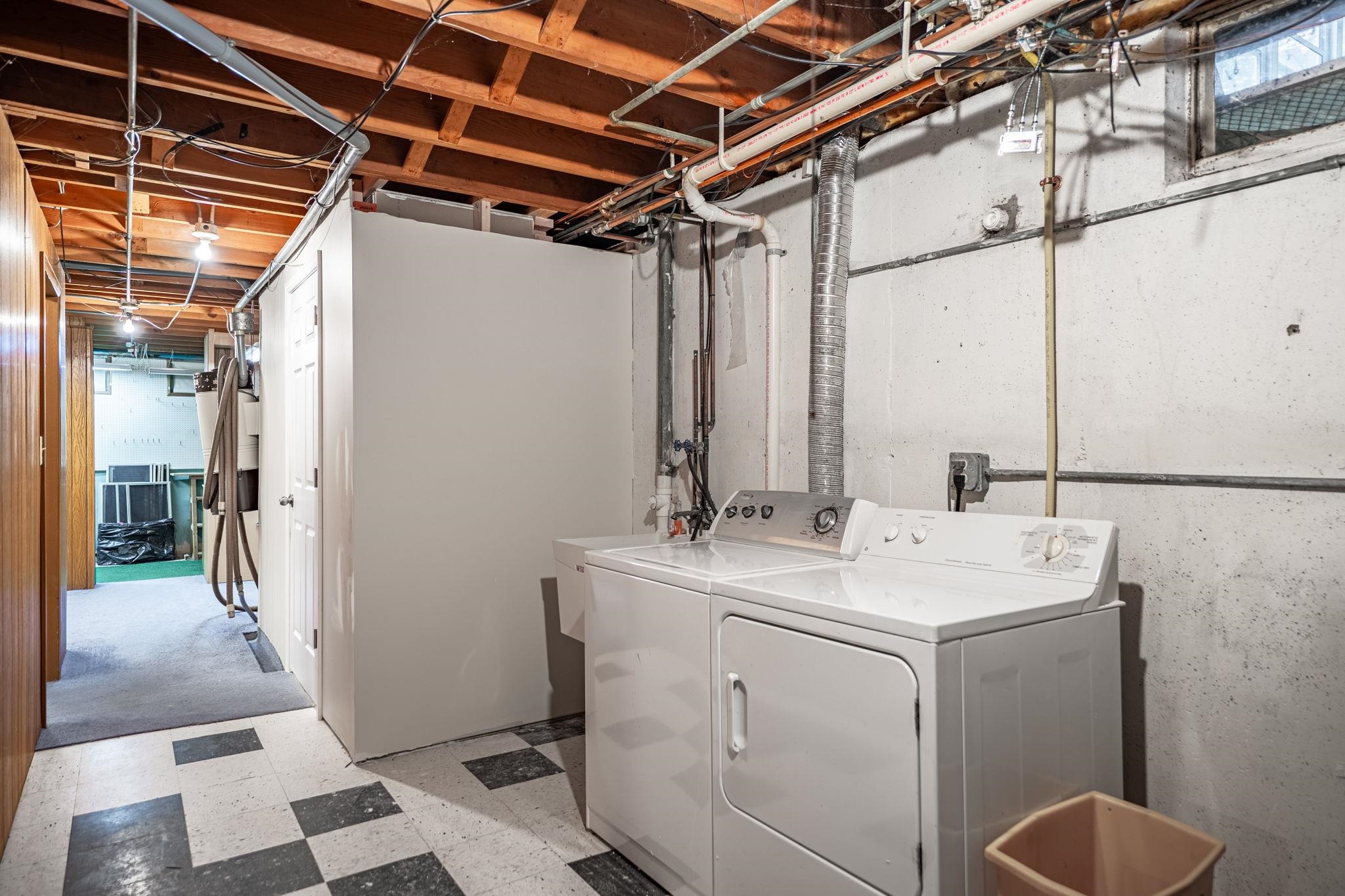 1205 7th Avenue Belvidere, IL 61008 - Photo 29 of 33 a utility room with dryer and washer