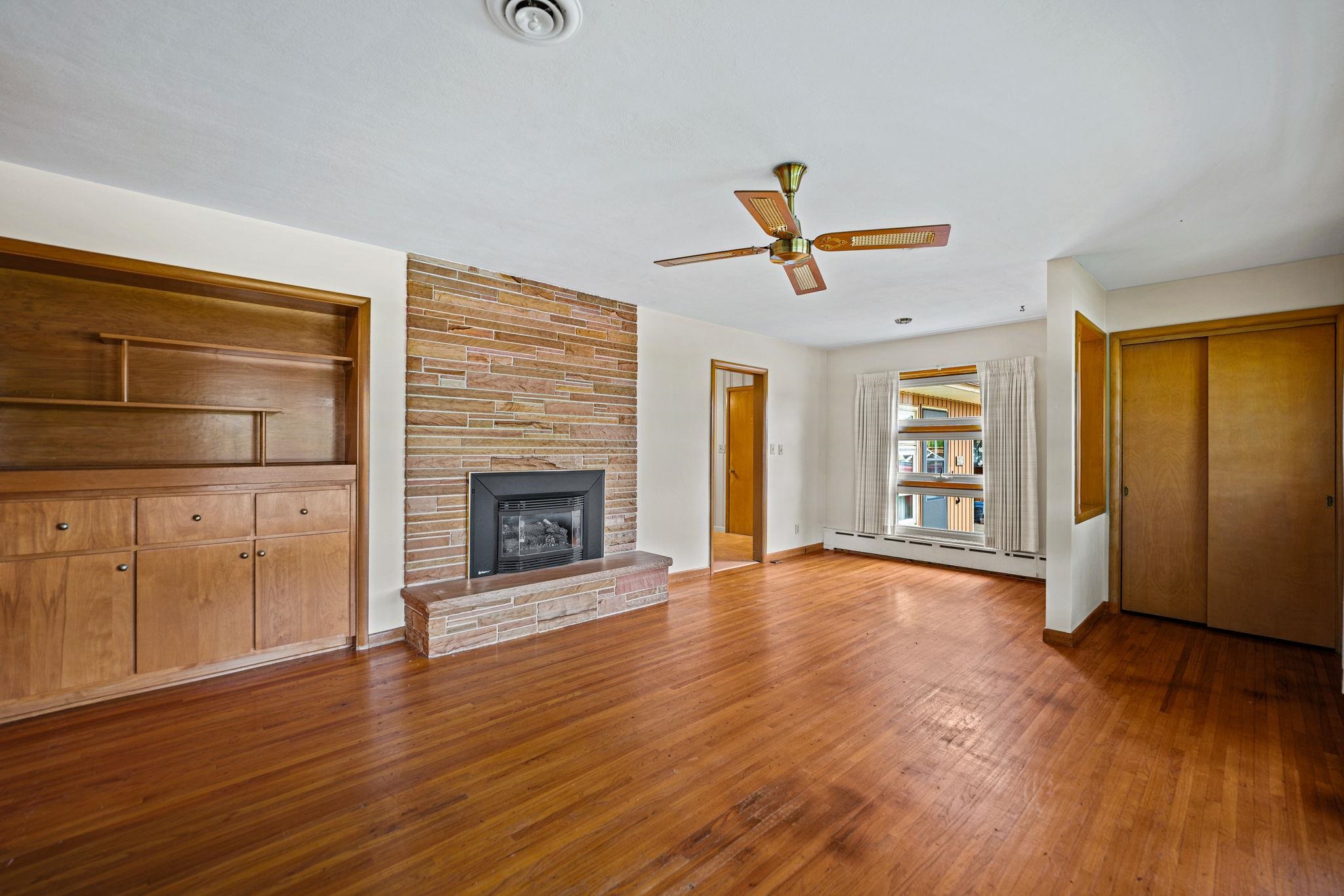 1205 7th Avenue Belvidere, IL 61008 - Photo 5 of 33 a view of a livingroom with furniture a ceiling fan and wooden floor