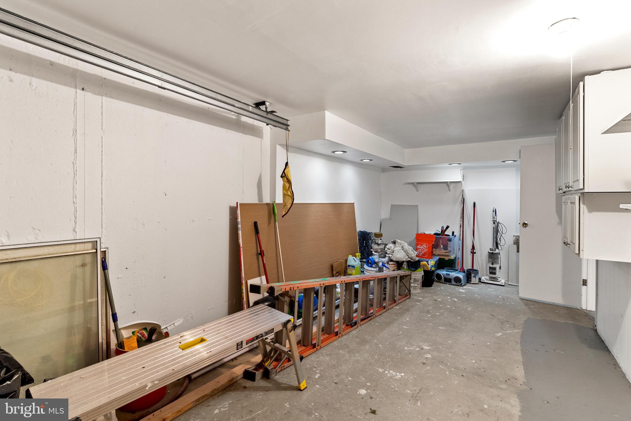 12552 Deer Run Road Philadelphia, PA 19154 - Photo 25 of 28 Garage