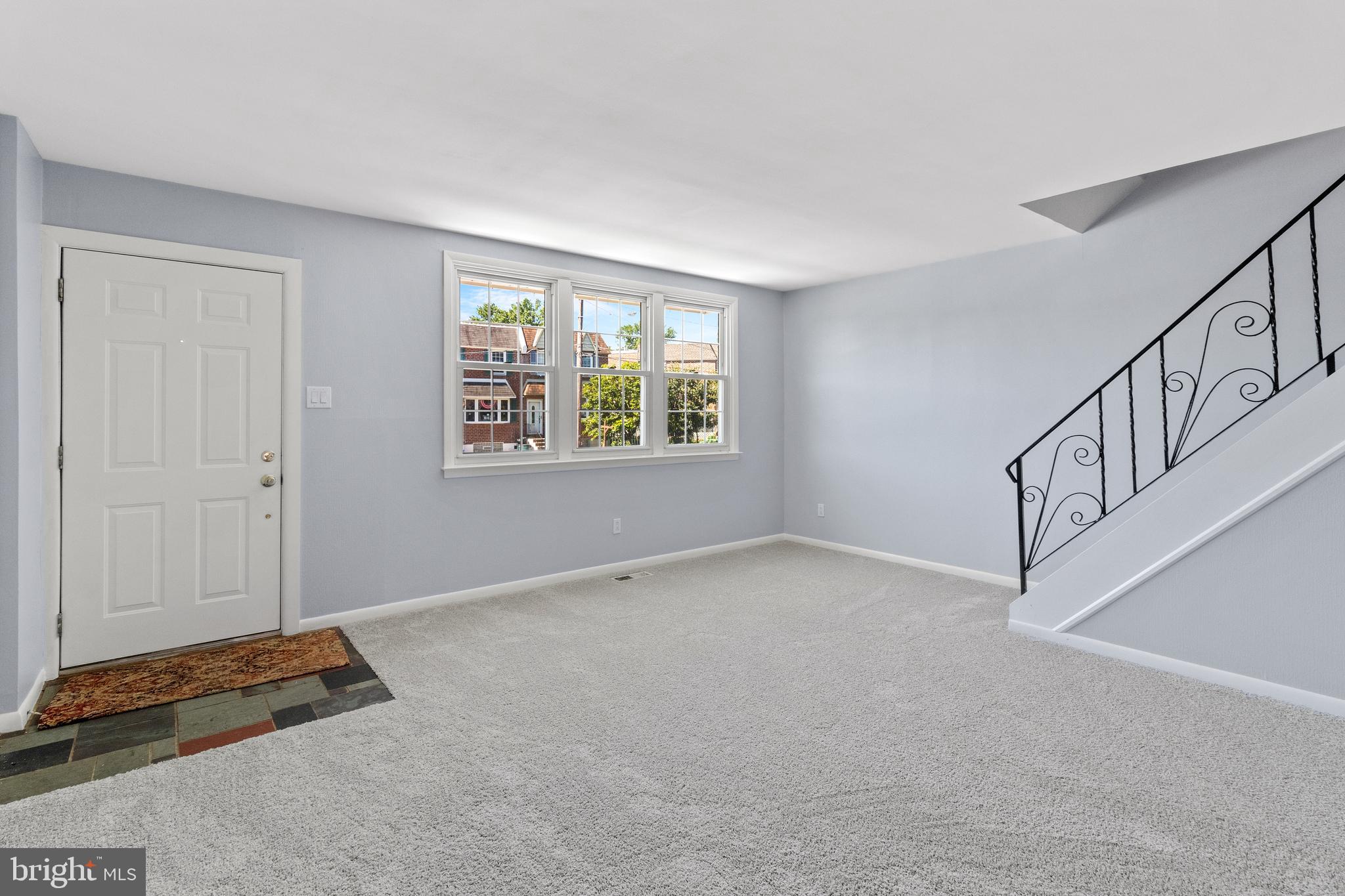 12552 Deer Run Road Philadelphia, PA 19154 - Photo 4 of 28 Living Room