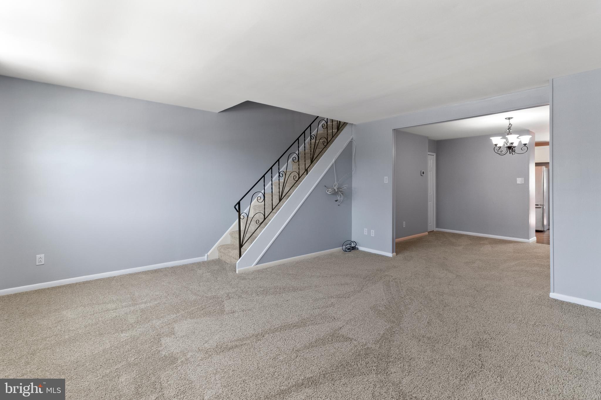 12552 Deer Run Road Philadelphia, PA 19154 - Photo 5 of 28 Living Room