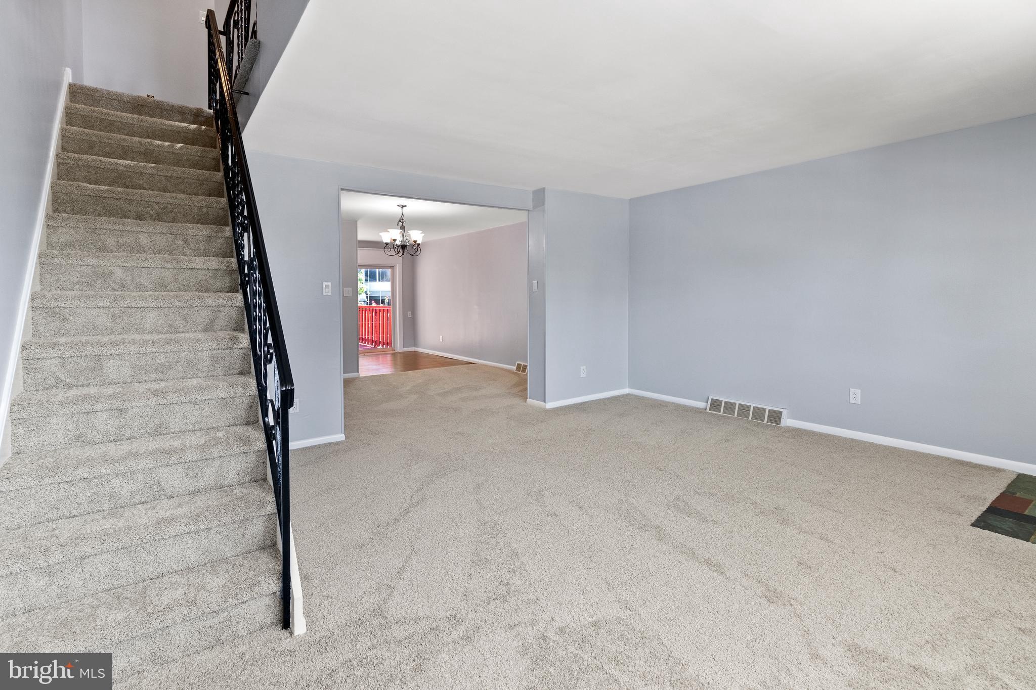 12552 Deer Run Road Philadelphia, PA 19154 - Photo 6 of 28 Living Room