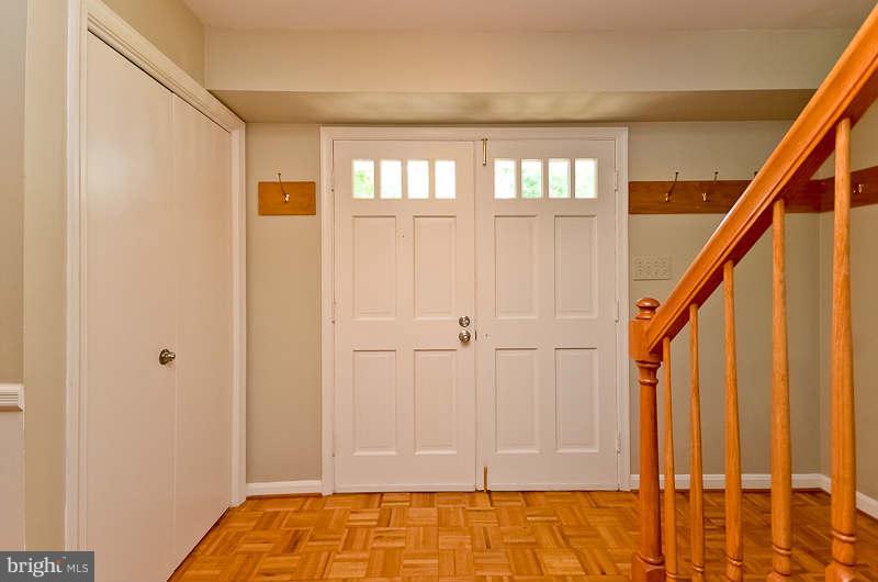 6932 Conservation Drive Springfield, VA 22153 - Photo 4 of 26 Foyer