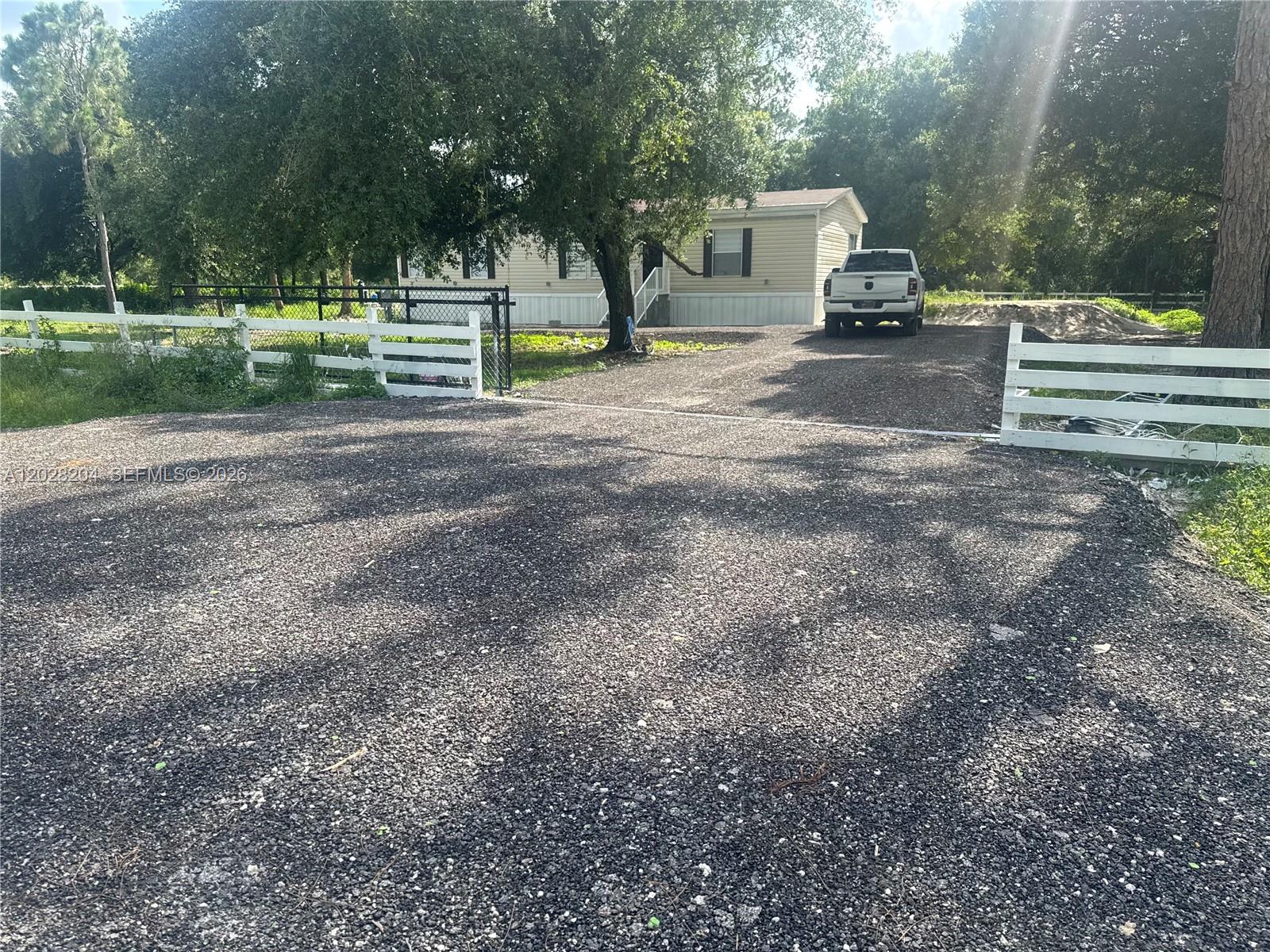 720 North Riverside Street Clewiston, FL 33440 - Photo 3 of 23