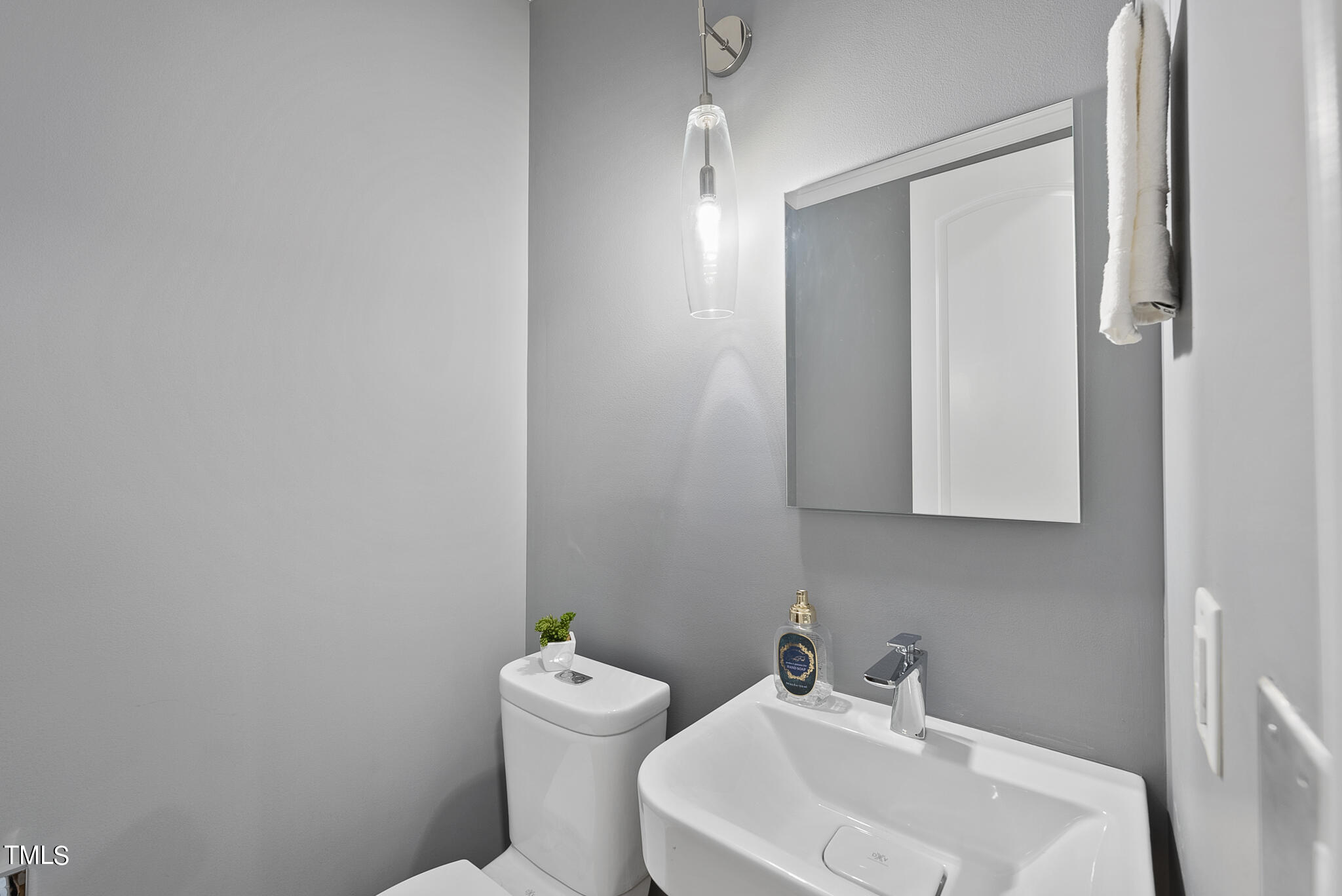 8412 Norman Estates Way Raleigh, NC 27613 - Photo 70 of 77 Powder room