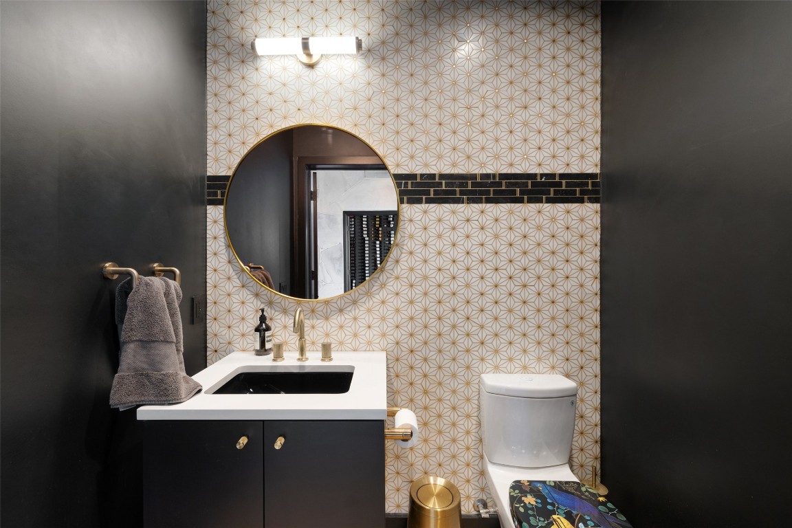 204 Westbrook Drive Austin, TX 78746 - Photo 21 of 40 a bathroom with a sink toilet and mirror
