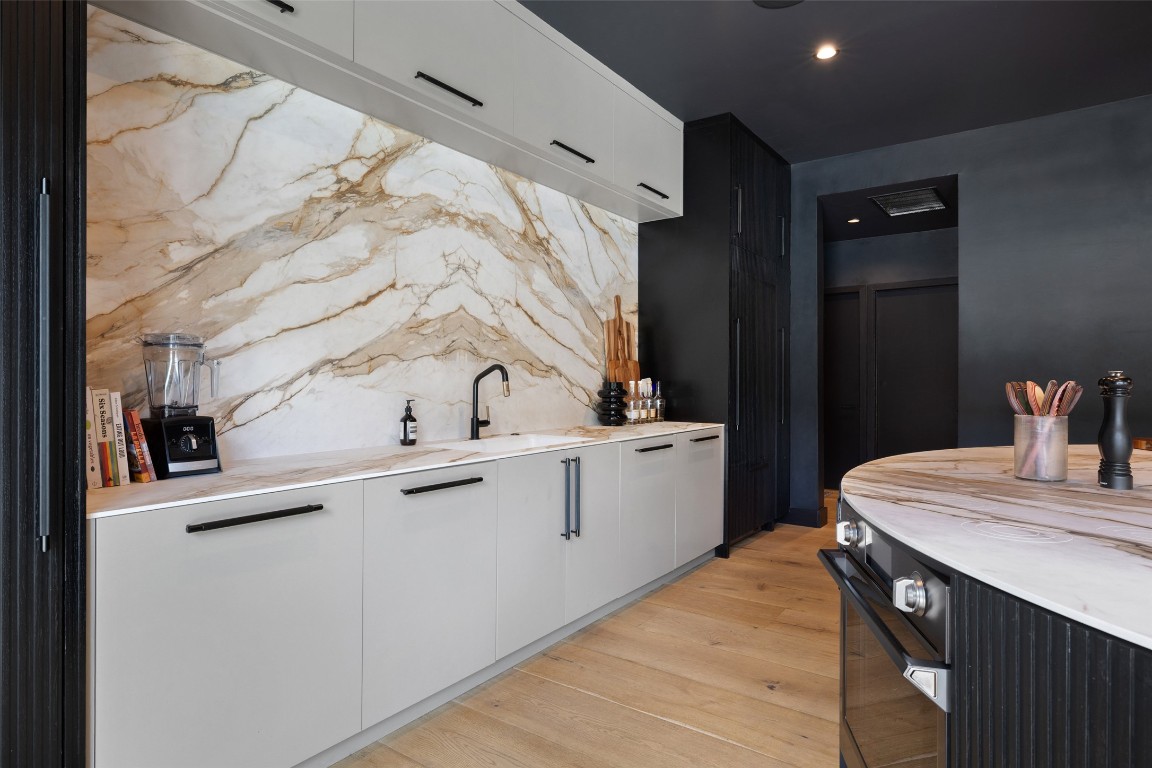 204 Westbrook Drive Austin, TX 78746 - Photo 9 of 40