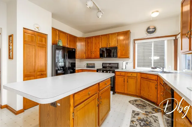 $450,000 | 252 Carters Grove Court, Grayslake, IL 60030