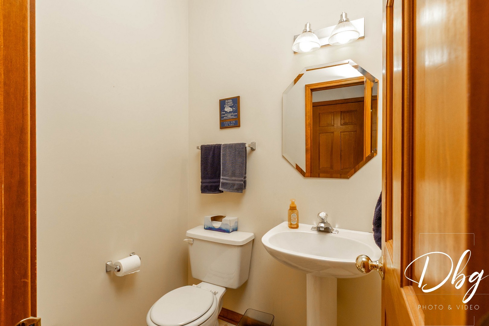 252 Carters Grove Court Grayslake, IL 60030 - Photo 18 of 69 a bathroom with a toilet sink and mirror