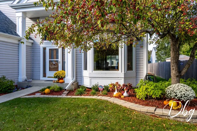 $450,000 | 252 Carters Grove Court, Grayslake, IL 60030