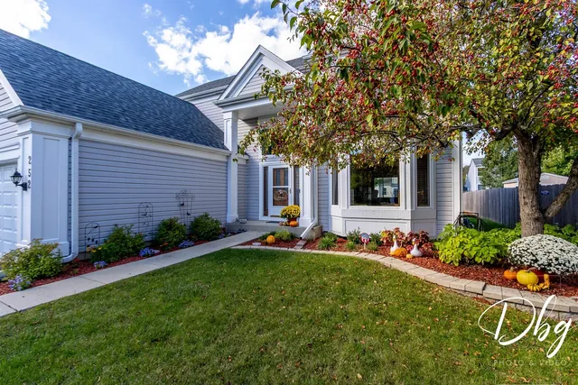 $450,000 | 252 Carters Grove Court, Grayslake, IL 60030