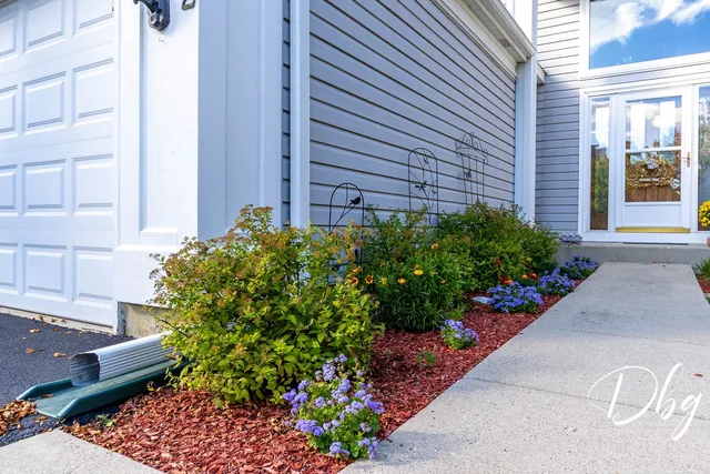 $450,000 | 252 Carters Grove Court, Grayslake, IL 60030