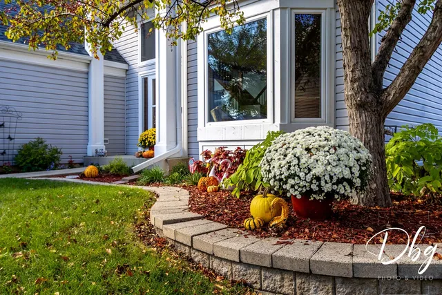 $450,000 | 252 Carters Grove Court, Grayslake, IL 60030