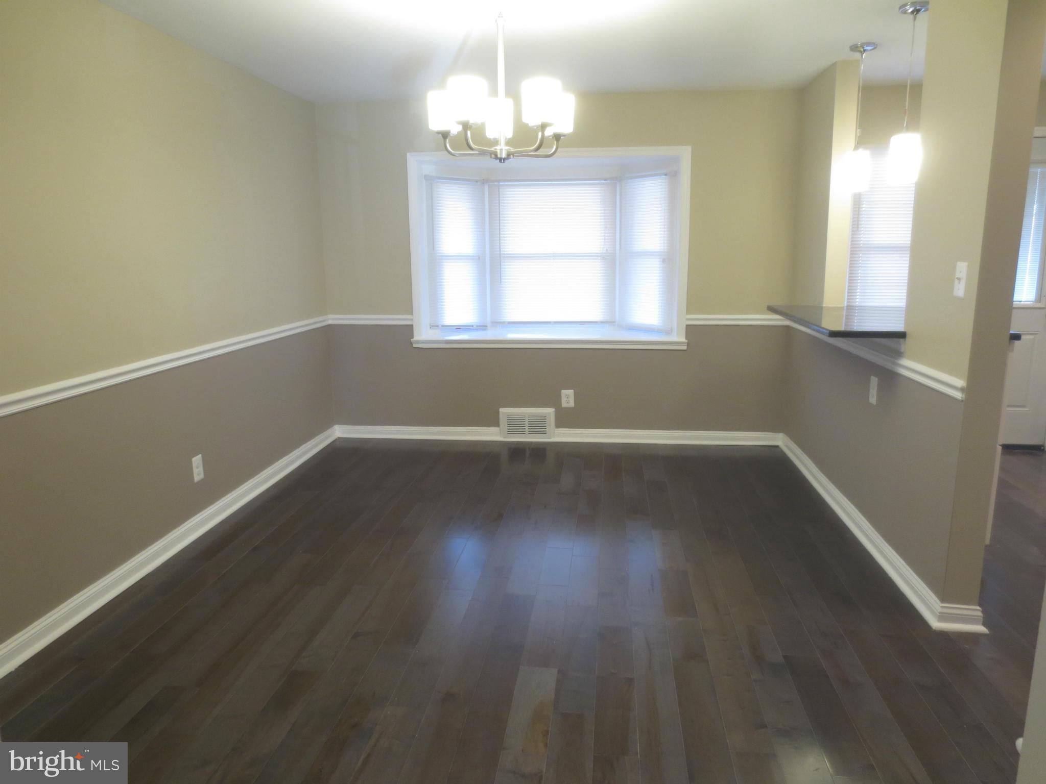 1724 Hartsdale Road Baltimore, MD 21239 - Photo 10 of 30 Chair Rail, two-tone paint design