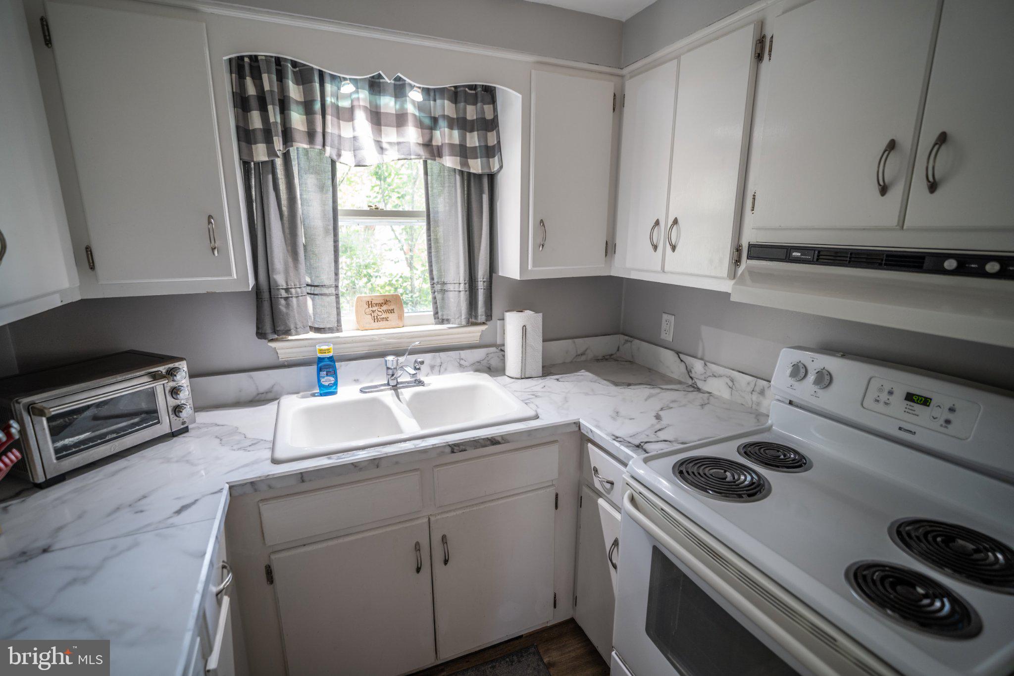 430 Pine Grove Road Bluemont, VA 20135 - Photo 39 of 58 Charming kitchen with modern finishes.